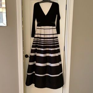 Xscape Dress with Pockets!!